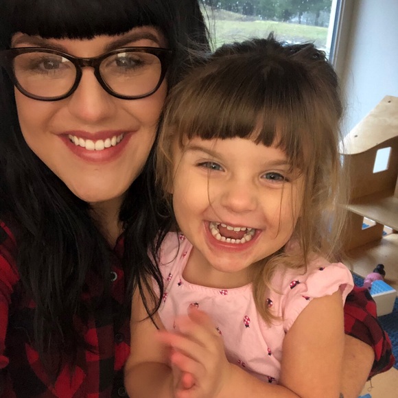 Meet your Posher, Jessica - Picture 1 of 1